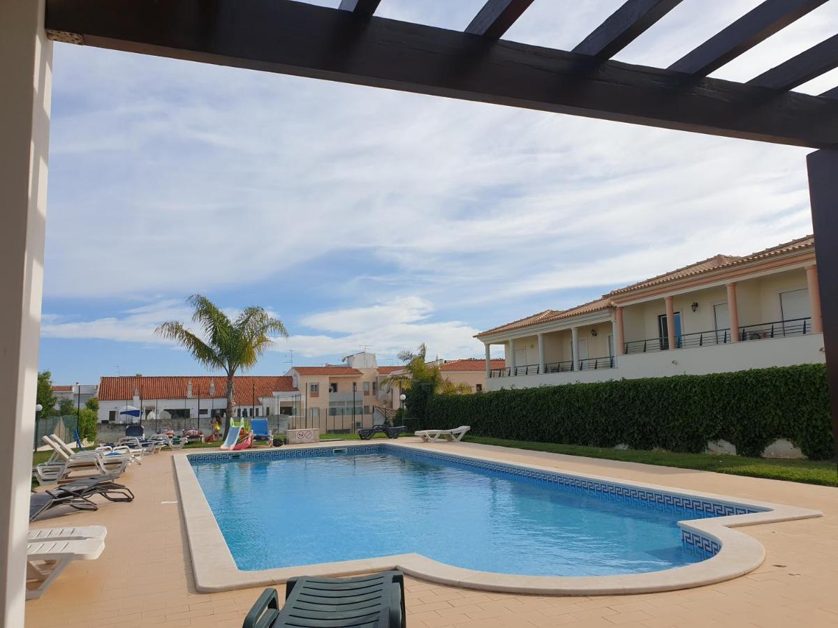 Oura Beach T1 Apartment Coral , Close To The Strip, Swimming Pool, Wi Fi, A/C Albufeira Dış mekan fotoğraf